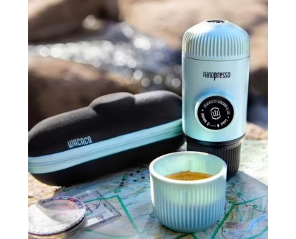 Портативна еспресо-кавоварка Wacaco Nanopresso блакитна з чохлом Портативна еспресо-кавоварка Wacaco Nanopresso блакитна з чохлом