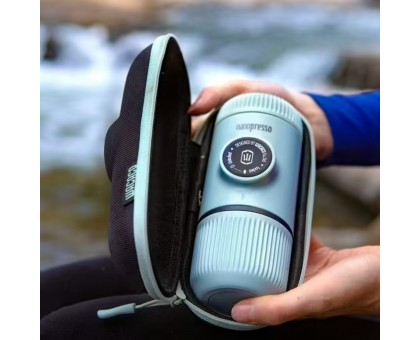 Портативна еспресо-кавоварка Wacaco Nanopresso блакитна з чохлом Портативна еспресо-кавоварка Wacaco Nanopresso блакитна з чохлом
