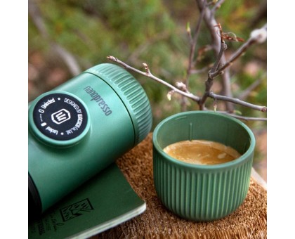 Портативна еспресо-кавоварка Wacaco Nanopresso зелена з чохлом Портативна еспресо-кавоварка Wacaco Nanopresso зелена з чохлом