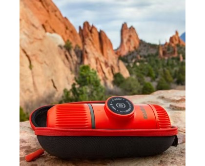 Портативна еспресо-кавоварка Wacaco Nanopresso червона з чохлом Портативна еспресо-кавоварка Wacaco Nanopresso червона з чохлом
