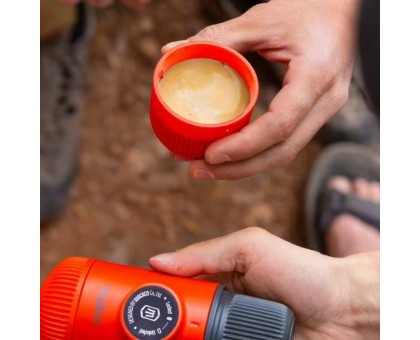 Портативна еспресо-кавоварка Wacaco Nanopresso червона з чохлом Портативна еспресо-кавоварка Wacaco Nanopresso червона з чохлом