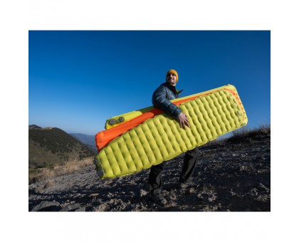 Flextail Tiny Slleeping Pad R03 AVS – зелений самонадувний килимок для комфорту