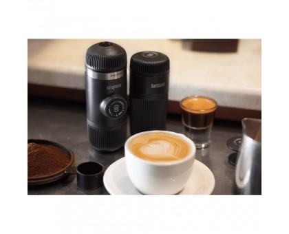 Wacaco Nanopresso сіра: Портативна еспресо-кавоварка з чохлом Wacaco Nanopresso сіра: Портативна еспресо-кавоварка з чохлом