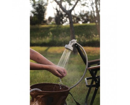 Flextail Max Shower білий: Портативний душ з акумуляторним насосом