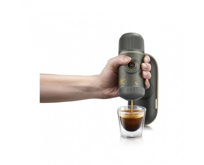 Портативна еспресо-кавоварка Wacaco Nanopresso темно-сіра з чохлом Портативна еспресо-кавоварка Wacaco Nanopresso темно-сіра з чохлом