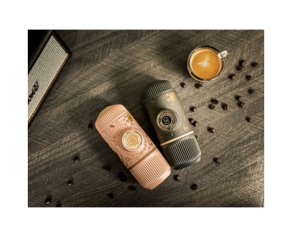Портативна еспресо-кавоварка Wacaco Nanopresso темно-сіра з чохлом Портативна еспресо-кавоварка Wacaco Nanopresso темно-сіра з чохлом