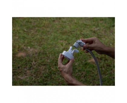 Flextail Max Shower білий: Портативний душ з акумуляторним насосом