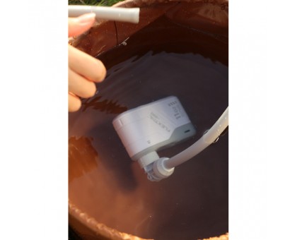 Flextail Max Shower білий: Портативний душ з акумуляторним насосом