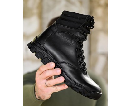 Зимові берці Fridrix Black: Надійний захист та тепло для ваших ніг.