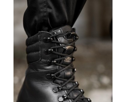 Зимові берці Fridrix Black: Надійний захист та тепло для ваших ніг.
