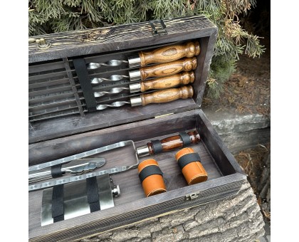 Подарунковий набір Козак: шампури з нержавіючої сталі та дуба для грилю