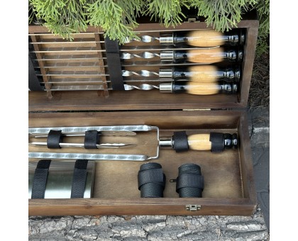 Подарунковий набір шампурів Козак темний: у кейсі для гриля та шашлику.