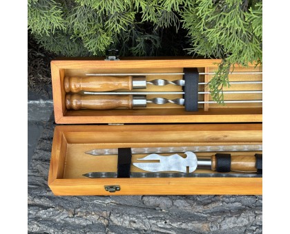 Подарунковий набір ШашлиКейс світлий: шампури в кейсі з дубовими ручками