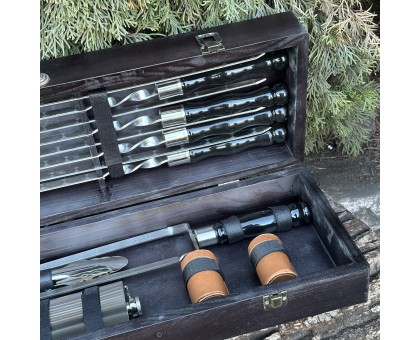 Подарунковий набір шампурів "Козак чорний" для гриля з кейсом і рюмками