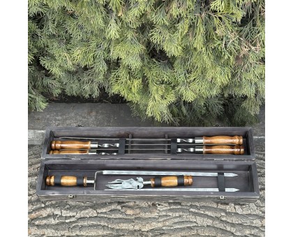 ШашлиКейс темна текстура: Подарунковий набір шампурів з дуба та кейсом