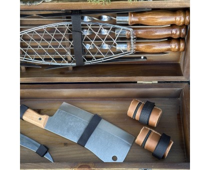 Подарунковий набір Майстер BBQ: Шампури, ніж, тесак у кейсі